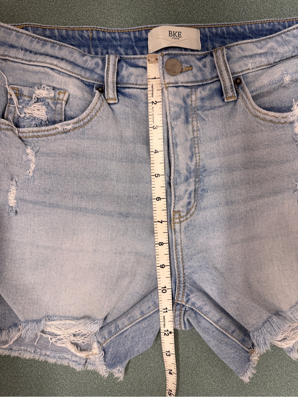 BKE Denim Distressed Jean Shorts - Women’s 27 - Picture 6 of 8